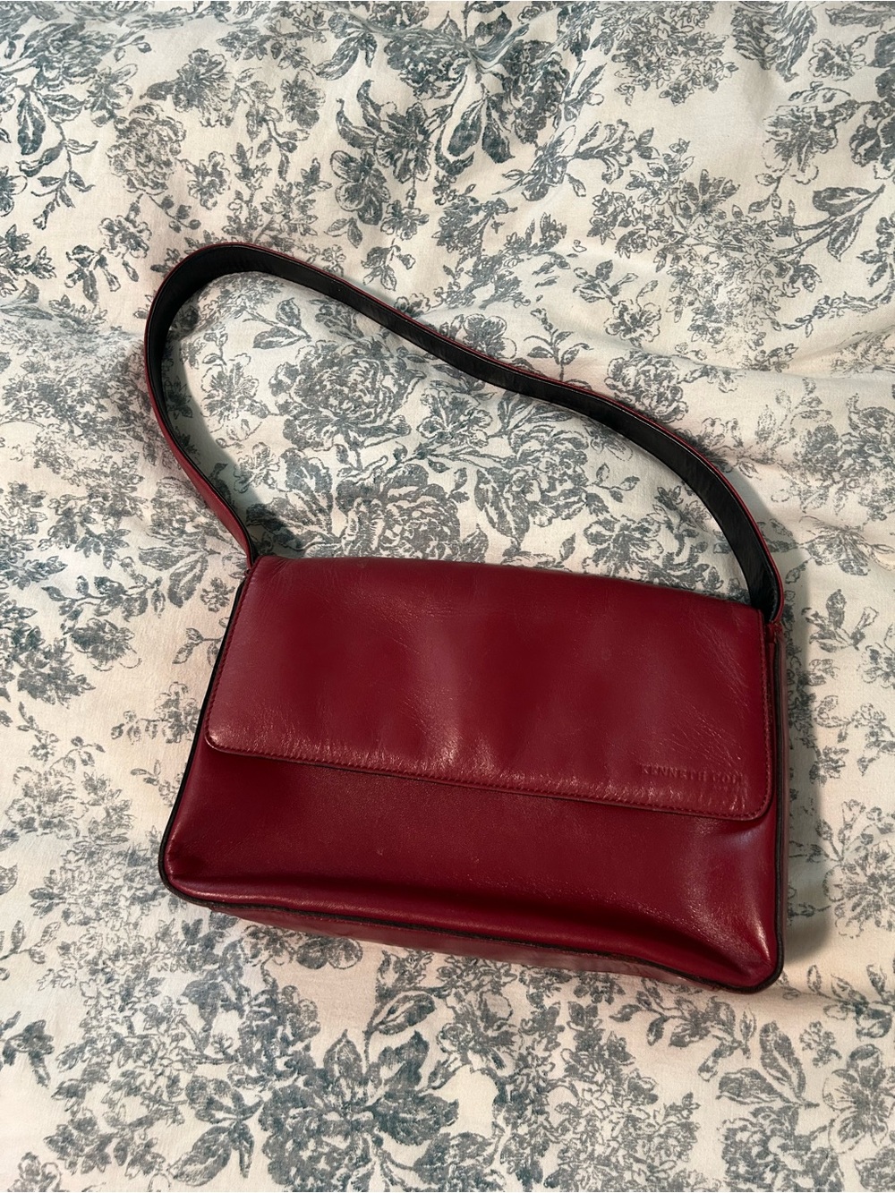 Kenneth Cole Smooth Leather Shoulder Bag in Red